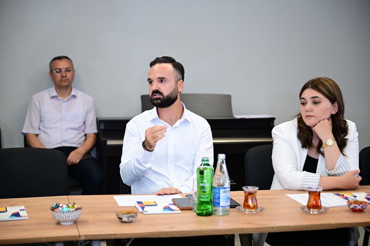 Adil Kərimli xaricdə təhsil alan tələbələrlə görüşdü - FOTOLAR